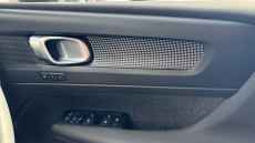 Volvo Xc40 2.0 B4P R DESIGN Pro 5dr Auto [7 speed] Petrol Estate